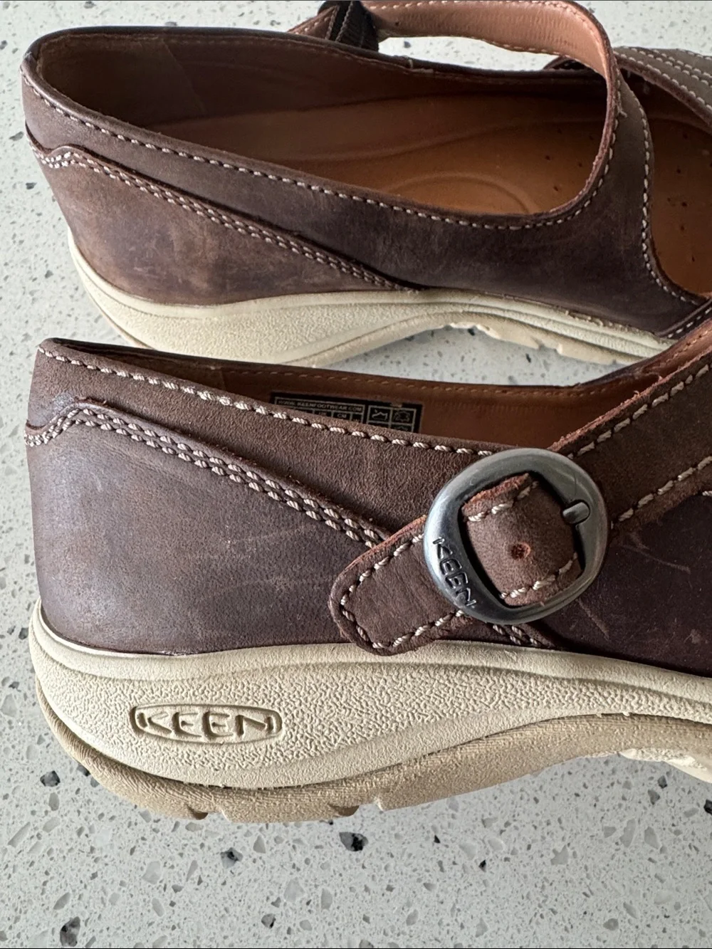 KEEN Women's Presidio II Cross Strap Dark Earth Oiled Leather Casual Size 9 EUC